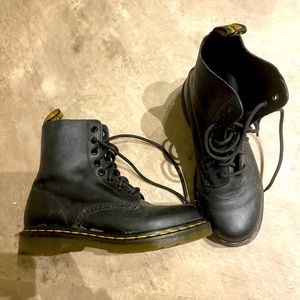 Dr. Martens Black Pascal size 7 almost new